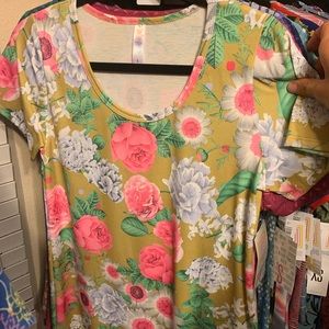 Lularoe small tee